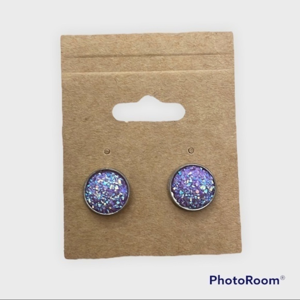 Pale purple 12 mm stud earrings